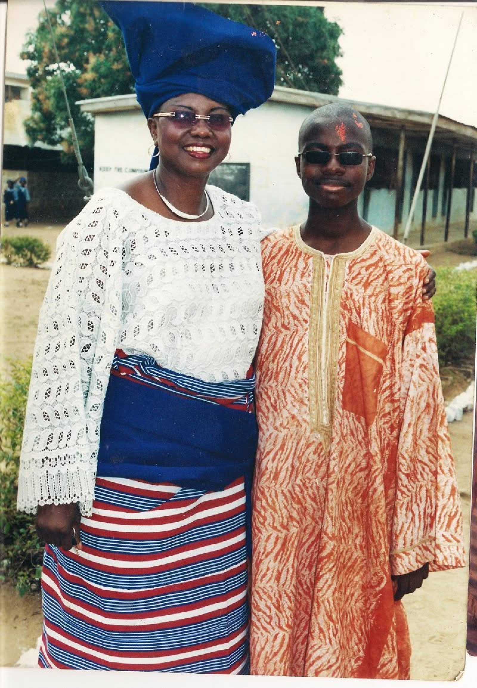 Leslie celebrating graduation with family
